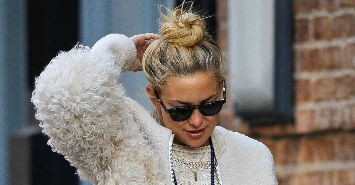 Top 6 Long Hair Extensions Styles For A Stunning Look 5 kate hudson messy bun